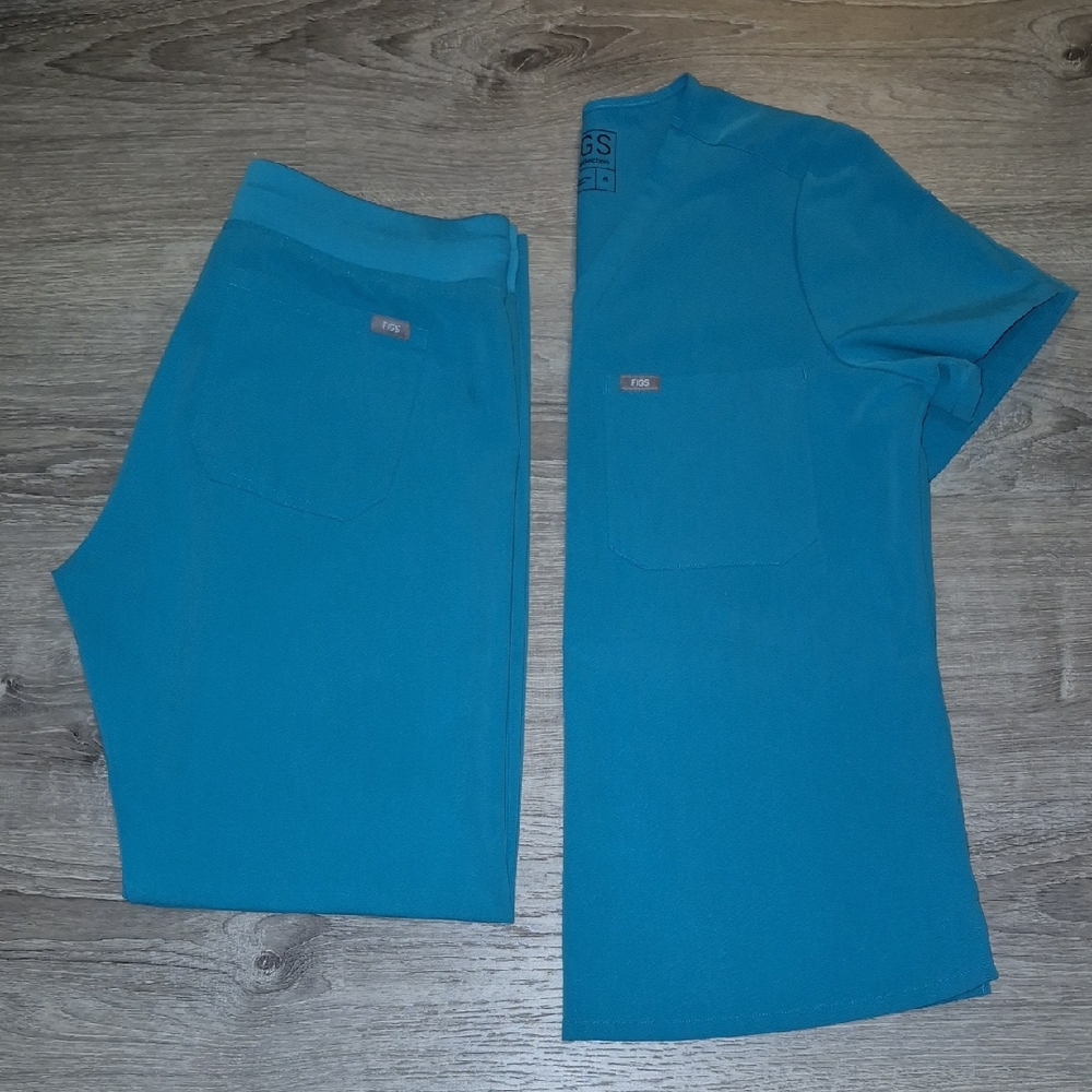 Figs Medium Light Teal Scrub Set